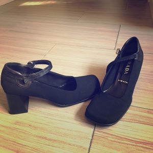 Prada super/flou Nero 3 inch heel. Sz 40. W/box